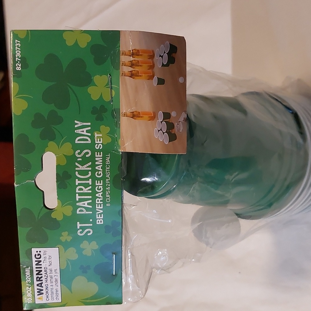 St Patrick's Day Party In A Box EUC - Picture 3 of 11
